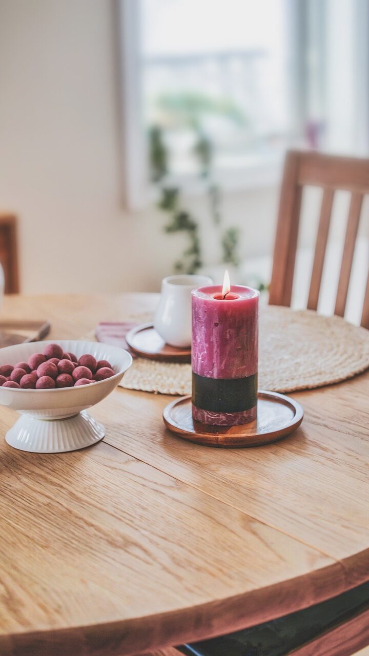 table, candle, decoration-4222263.jpg